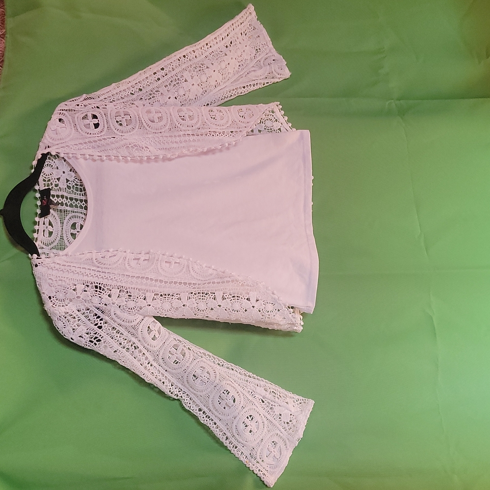 Small 7-8 white cotton shirt. Crochet cover